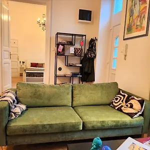 Apartament Travelers Award Winning Place In The Heart Of Kamilla, Budapeszt